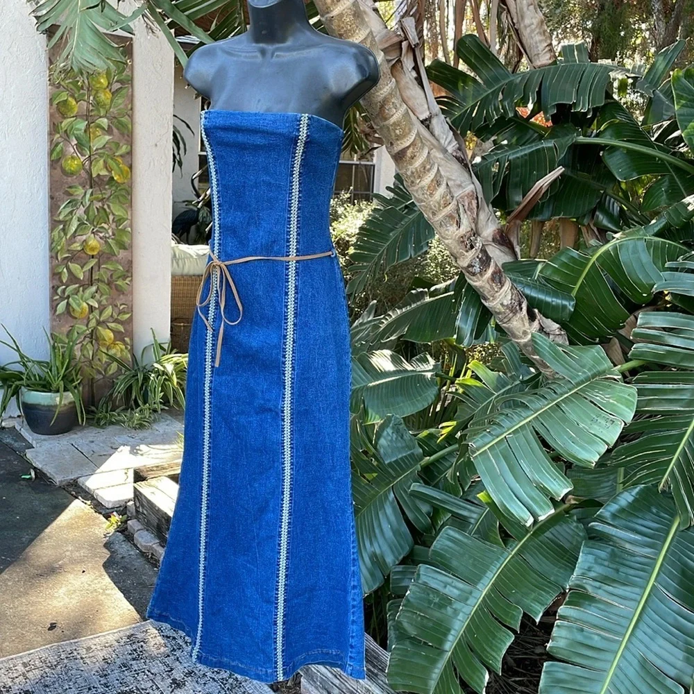 Vintage San Julian strapless denim dress with crochet accent - Picture 3 of 11